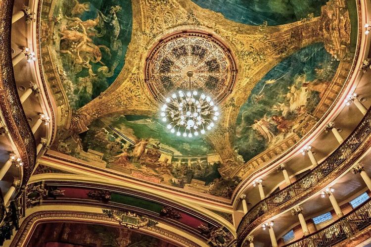 Interior of the dome of Teatro Amazonas, as if under the Eiffel Tower