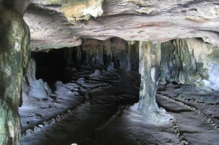 Quadirikiri Cave, limestone formation, Aruba