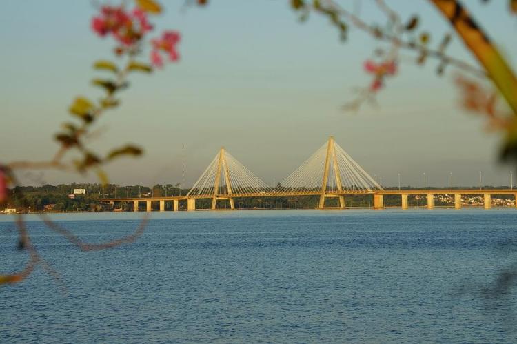 Bridge over the Paraná River linking the Argentinian city of Posadas to the Paraguayan city of Encarnación.