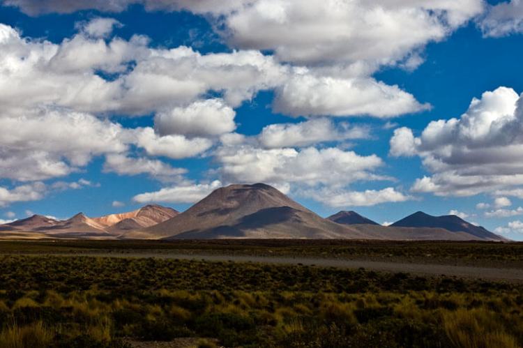 Cerro Negro dome and the Cerros de Macón stratovolcano, part of the Purico Volcanic complex as well as the Altiplano-Puna volcanic complex