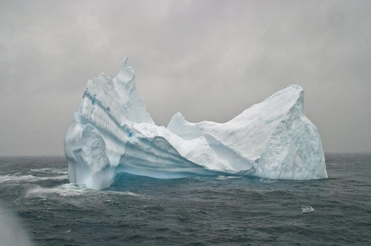  Iceberg in Drake Street (Drake Passage)