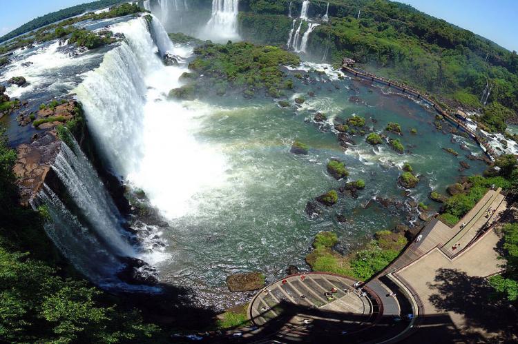 Iguaçu Falls and Brazilian tourist complex