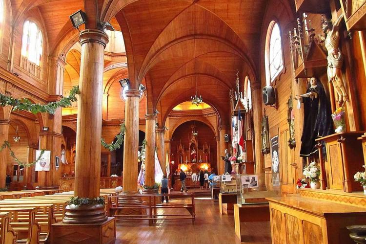 Interior de la Iglesia de San Francisco de Castro, Chiloé, Chile