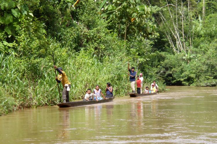 Indigenous Mayangna in canoes, RIo Lakus, Bosawas Biosphere Reserve, Nicaragua