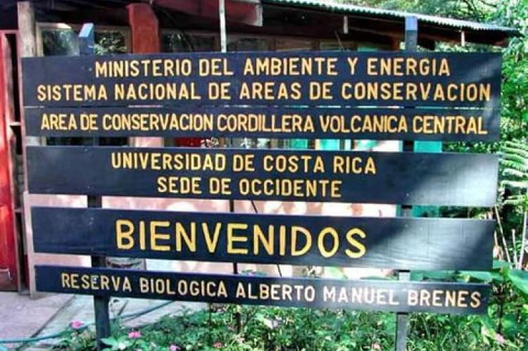 Welcome sign at the entrance to the Alberto Manuel Brenes Biological Reserve (Costa Rica)