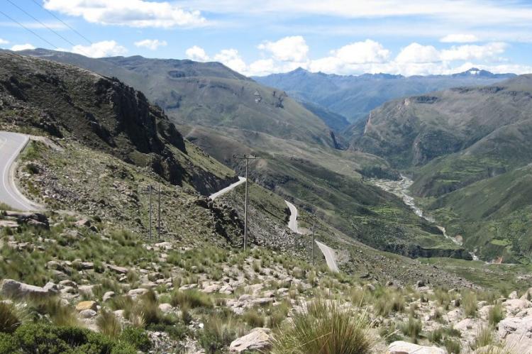 Peruvian Andes: road to Nazca