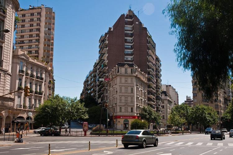 Pueyrredón Avenue, Buenos Aires, along the section within the Recoleta ward known as La Isla (Argentina)