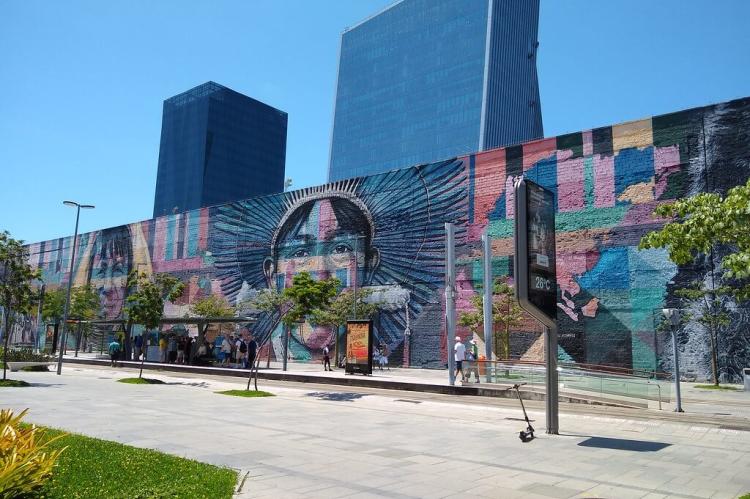 Largest street art mural in the world, Rio de Janeiro, Brazil