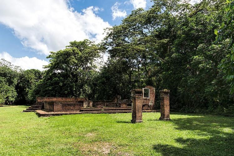 Ruins of the large brick synagogue named Berachah ve Shalom erected in 1685 on the banks of the Suriname River, Suriname