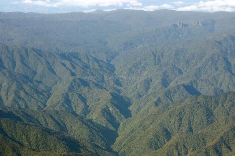 Talamanca mountain range in Costa Rica and Cordillera central in Panama (left side)