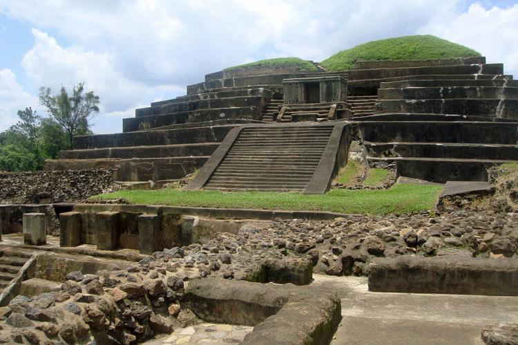Top of Tazumal main pyramid (structure B1-1), El Salvador