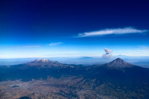 Aerial view of Eje Neovolcánico Transversal, Mexico: Ixtaccíhuatl, Cofre de Perote, Popocatepetl, Pico de Orizaba